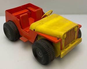 lot 43 image: Vintage 1973 Ideal Mighty Mo Friction Toy Jeep 12 (Gear Box Needs Work) Very Cool Missing Windshield Frame