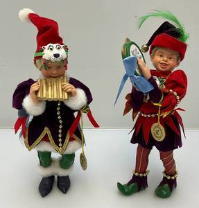 lot 117 image: 2 Handmade Clothtique Christmas Musician Jesters Figurines (One With Flute Has Repaired Leg) 8