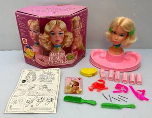 lot 118 image: 1972 Mattel BARBIE Beauty Center In Original Box (Seems Complete)