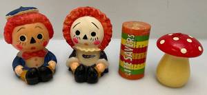 lot 122 image: Misc. Vintage Candles Including Raggedy Ann & Andy And More