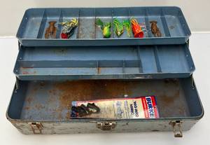 lot 196 image: Antique Metal Tackle Box With Some Vintage Lures