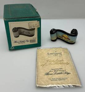lot 215 image: WDCC Walt Disney Classic Collection (The Three Little Pigs) Opening Title Scroll (With COA In Original Box)