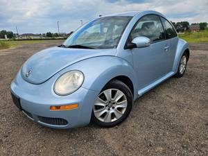 lot 5 image: 2009 Volkswagen Beetle