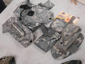 lot 276 image: Lot of (5) Military Carry Pouches and Accessories