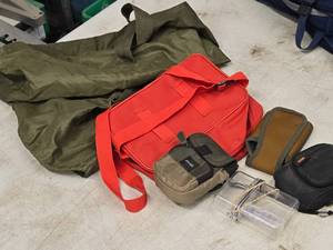 lot 289 image: Lot of (6) Storage Bags  Cases (assorted)