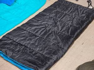 lot 293 image: 6 Sleeping Bag