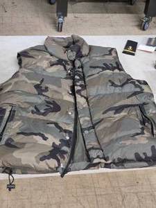 lot 321 image: Military Vest Size Small