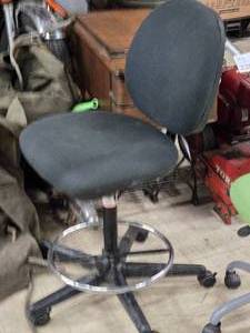 lot 329 image: Rolling Office Chair