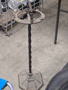 lot 332 image: Vintage 29 Ornate Ash Tray Stand