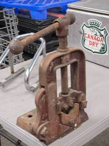 lot 335 image: Vintage Pipe Clamp