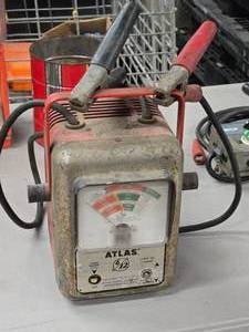 lot 371 image: Vintage Atlas Model BT-4F Battery Charger  612 Volt