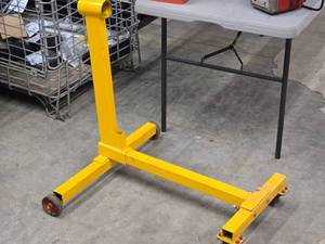 lot 381 image: Rolling Engine Stand