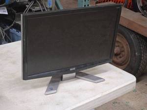 lot 410 image: Acer 19 LCD Computer Monitor P191W