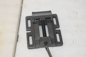 lot 14 image: Vise