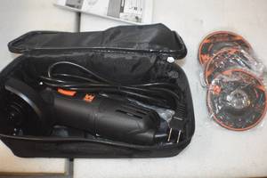 lot 15 image: WEN 94475 7.5-Amp 4-12-Inch Angle Grinder with Reversible Handle, Three Grinding Discs, and Carrying Case