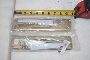 lot 19 image: Latches