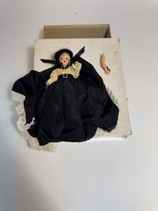 lot 3 image: Gibson Girl Doll