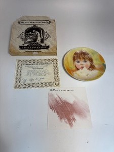 lot 6 image: 1985 Knowles First collector plate FASCINATION