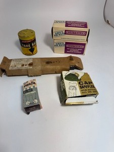 lot 12 image: Miscellaneous Vintage Items With Original Box