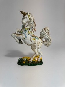 lot 14 image: Vintage Hand Painted Big Arrow Heavy Cast Iron Mystical Unicorn Door Stop