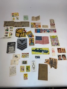lot 21 image: Large Lot of Miscellaneous Vintage Items