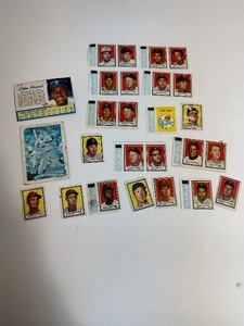 lot 22 image: 1962 Topps Stamps Baseball Card Inserts