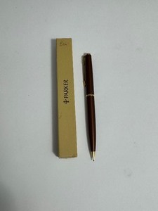 lot 28 image: Vintage Parker Pen