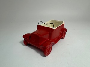 lot 68 image: Vintage Haeger Red Convertible with White Interior Planter