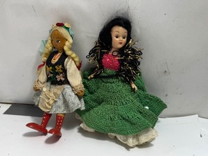 lot 84 image: Doll From 50s & Ethnic Vintage Wooden Peg Doll Folk Art