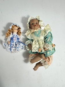 lot 87 image: Rare Beautiful Yolanda Bello Porcelain Baby Doll