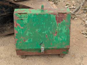 lot 39 image: Large Heavy Duty TruckTractor Box
