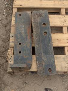 lot 24 image: Set of Corner Blades for Heavy Duty BucketPlow
