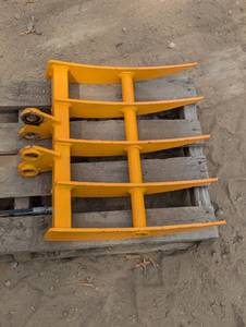 lot 4 image: 20 Rake for 1 ton mini excavator - Root Rake
