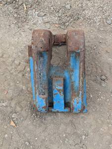 lot 48 image: Heavy Duty Dumpster Hook and Go Bracket
