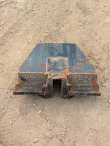 lot 49 image: Heavy Duty Dumpster Hook and Go Bracket - BlackLarger