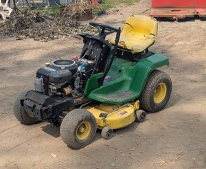 lot 7 image: John Deere LX176 Lawn Tractor  38 Mower Deck - Runs Good - No Hood