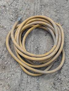 lot 54 image: Large Yellow Heavy Duty Air Compressor Hose