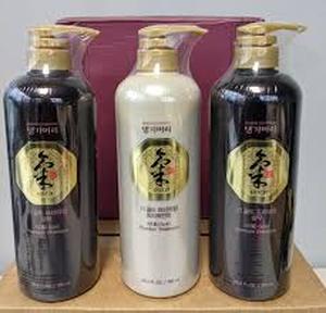 lot 25 image: Daeng Gi Meo Ri Ki Gold Premium Hair Set 1 Shampoo Bottle  2 Treatments