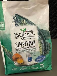 lot 13 image: Purina Beyond Simply Grain Free Cat Food, 48 oz, Wild-Caught Whitefish & Egg