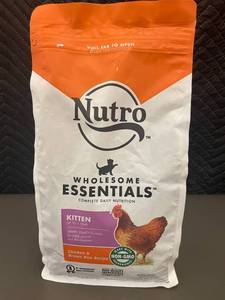 lot 18 image: Nutro Wholesome Essentials Kitten Food, 3 lb Bag, Chicken & Brown Rice