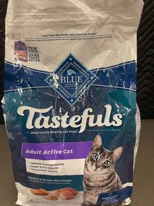 lot 41 image: Blue Buffalo Tastefuls Cat Food, Chicken & Brown Rice, 5 lbs, Adult Active Cat