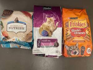 lot 62 image: Cat Food Bundle  Rachael Ray Nutrish, Friskies, Essential Everyday (Lot of 3)