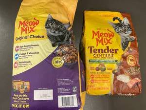 lot 71 image: Meow Mix Dry Cat Food Bundle  6.3 lb & 3 lb Bags
