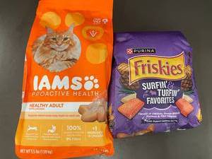 lot 74 image: IAMS and Friskies Cat Food Bundle, 3.5 lbs  3.15 lbs