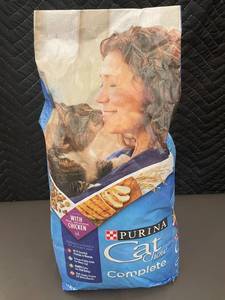 lot 100 image: Purina Cat Chow Complete Adult Cat Food, 6.3 lb Bag