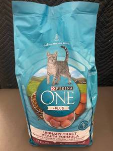 lot 107 image: Purina ONE Urinary Tract Health Formula Cat Food, 7 lb Bag