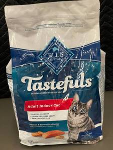 lot 121 image: Blue Buffalo Tastefuls Adult Indoor Cat Food, Salmon & Brown Rice, 5 lbs