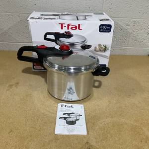 lot 325 image: T-Fal Clipso 6.3 Qt. Pressure Cooker