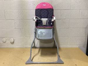 lot 448 image: Cosco Kids Simple Fold High Chair