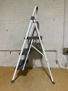 lot 174 image: COSCO 3 Step Connection Step Stool